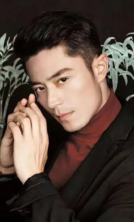 44岁霍建华全面复出!林心如全职照顾女儿,7岁小海豚愈加活泼