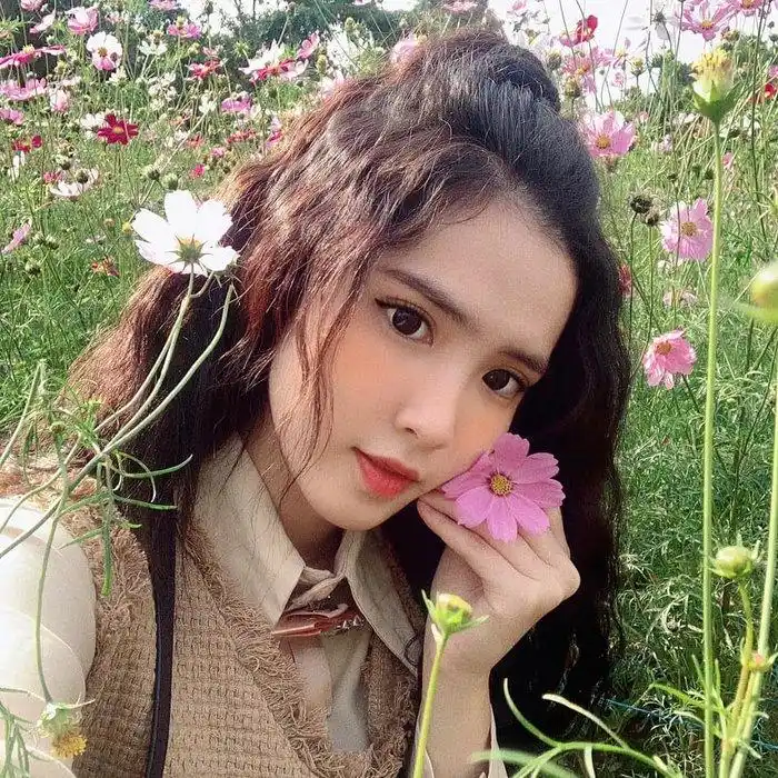 中越混血高中女孩因长相漂亮走红,称感谢父母给了自己好基因