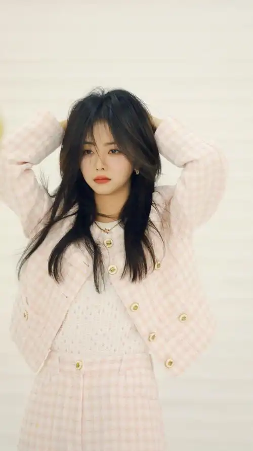 一组杂志花絮照奉上,静待纪星@谭松韵seven,共赴星光78#谭松韵你比