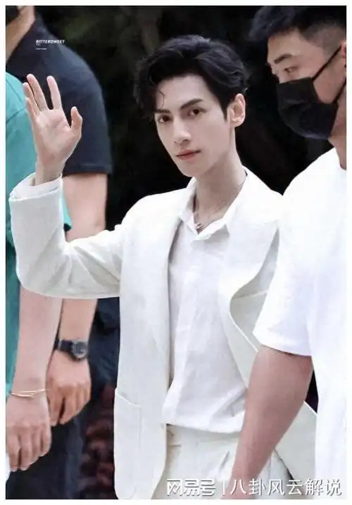 罗云熙直播尴尬认领奢品牌却不知水平这水平是怎么回事