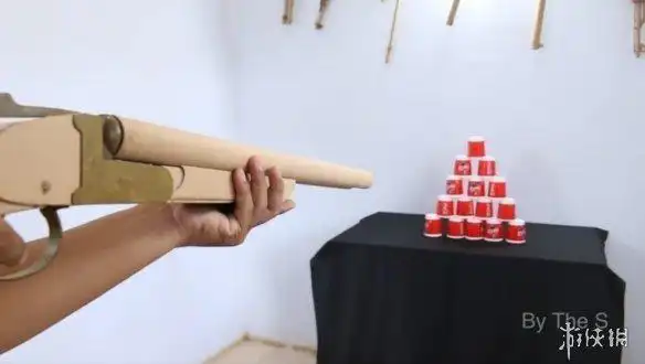 油管up主自制双管霰弹枪玩具造型还原还能发射子弹
