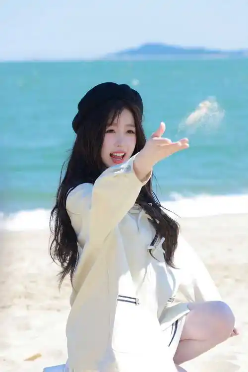 虞书欣沙滩水手服造型,乖巧可爱女友既视感,简直甜美可爱到爆!