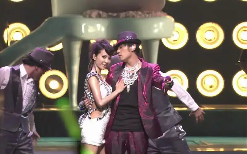 双j《给我一首歌的时间》最经典版本,蔡依林走向周杰伦那一刻.