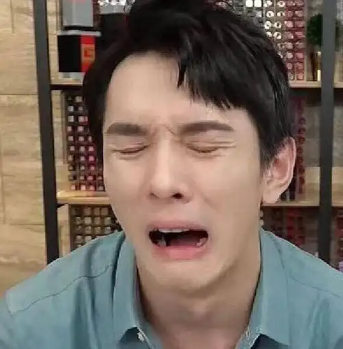 李佳琦上节目导演故意不开滤镜,满脸坑洼一言难尽,让人怀疑人生