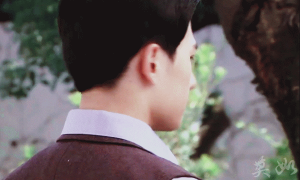 杨洋回眸一笑百媚生一万点的美颜暴击让你血槽秒空