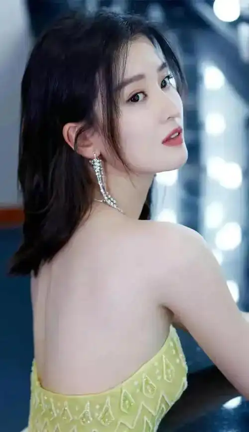 天然美女乔欣值得我们期待