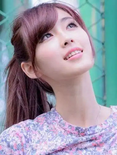 斜刘海扎辫子 斜刘海马尾辫的扎法图解(4)_发型师姐