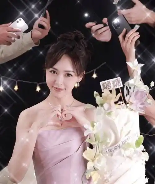 40岁生贺图丑到被骂,陈钰琪郑业成发博为她庆生_审美_艾特_合作