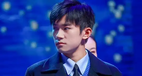 发小分享易烊千玺私下生活,和阿深联系密切,相聚画面堪比偶像剧