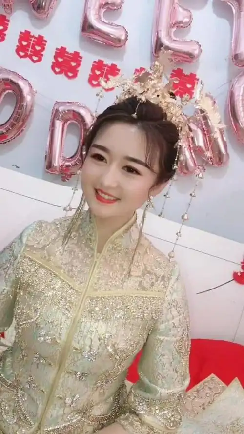 水灵灵的大眼睛真好看,新娘子太美了