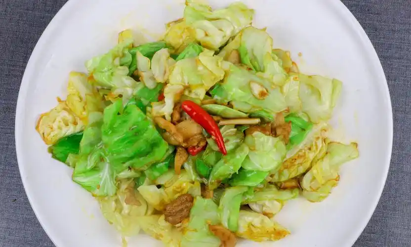 教大家做一道简单的家常菜——手撕包菜!