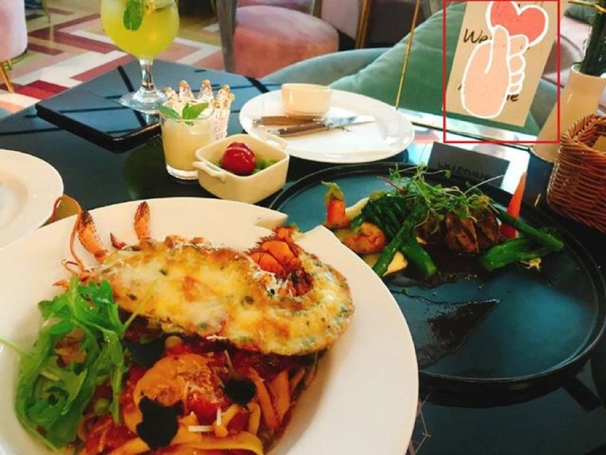 马蓉离婚后晒双人份豪华午餐好奢侈,戴超大钻戒疑似另结新欢?