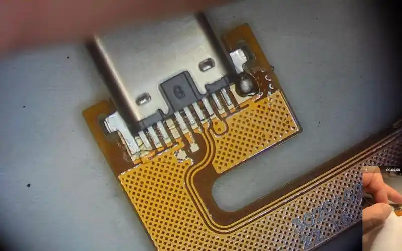 如何焊接尾插座子