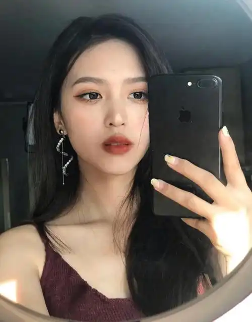 还在愁自拍不会摆姿势吗下面这份自拍姿势大全请收好