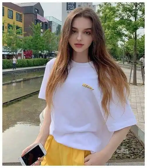 俄罗斯混血小美女,拥有"反人类"的颜值,脸比芭比娃娃还精致!