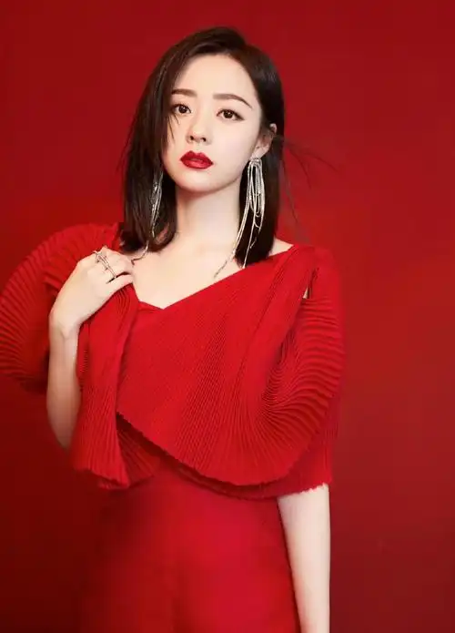 张靓颖最新look照曝光,红色折纸风遮面礼服,尽显时尚魅力 67