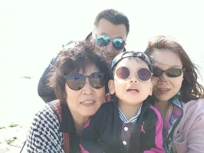 我给自拍全家福!