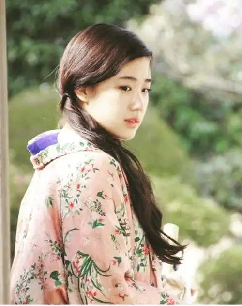 8 ☆☆☆= =于2018-03-18   :48:27留言☆☆☆  〖容光《少女星》