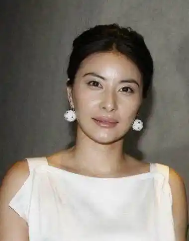 嫁入豪门变身阔太的郭晶晶,但是你见过有人把豪门生活过成这样么?