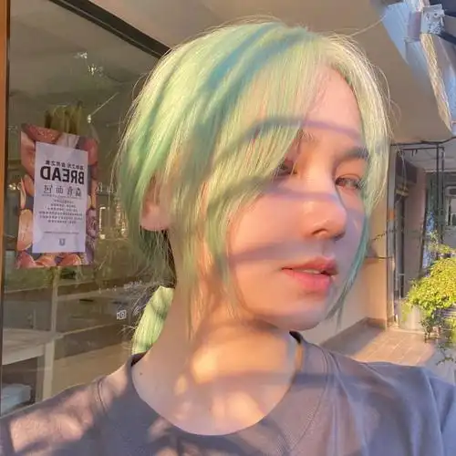 夏季染发薄荷绿染发