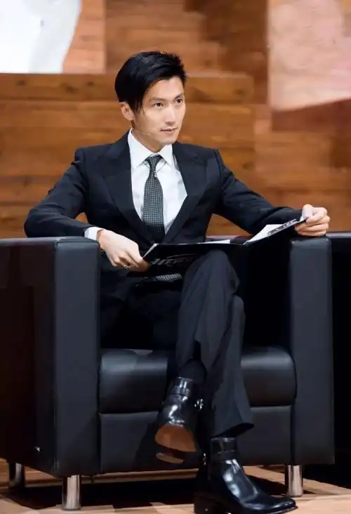 谢霆锋西装造型,优雅帅气,这气场很强大!一般人演绎不了