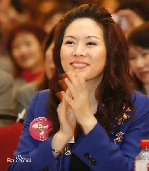 她曾因朱茵而与周星驰分手,失聪后被骗百万,45岁便患癌去世!