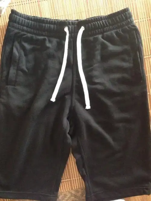 这种裤子前面的两条带子要怎么办?