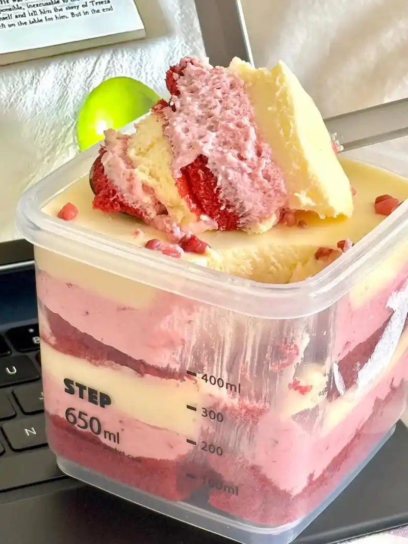 草莓奶酪罐子91.酸酸甜甜吃不腻 酸酸甜甜的草莓奶酪 混合着 - 抖音