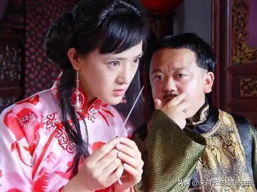 原创爆红袖珍演员现状退圈当爷爷当千万网红有人却偷偷享福了