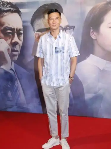 "影帝"张家辉近照瘦到认不出!穿长袖遮身材,体型单薄像纸片人_手机搜