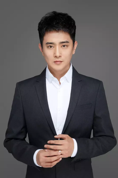 赵越青年男高音歌唱家,拥有帅气的长相和很高的音乐才华,高音洪亮饱满