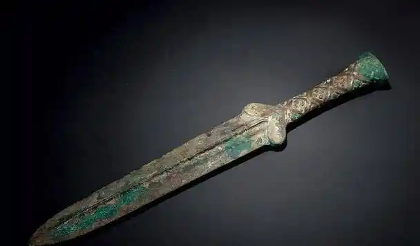 云南小伙路边花5600元,买到战国青铜剑,捐给博物馆获2000元奖金_王伟