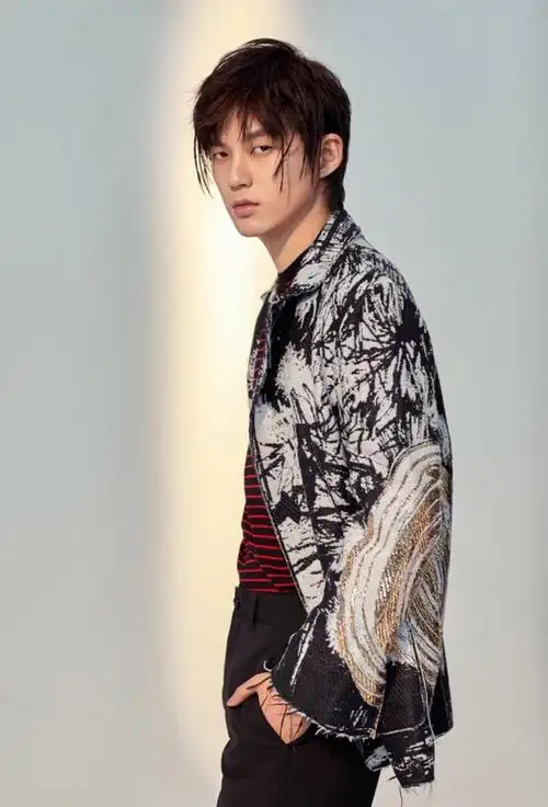 董力高冷帅气写真图片,分享一组董力图片给大家,图中的明星图片壁纸会