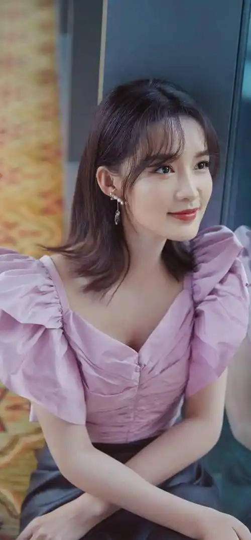 最美伴娘,出道12年无绯闻,今新晋为"虎扑女神",网友:好美啊_李沁_演技