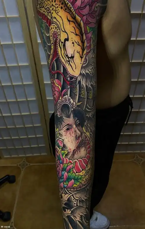 日式蟒蛇花臂_手臂老传统纹身图案大全 - 纹身大咖