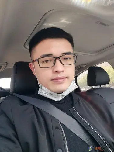 男士征婚本人92年!体重123