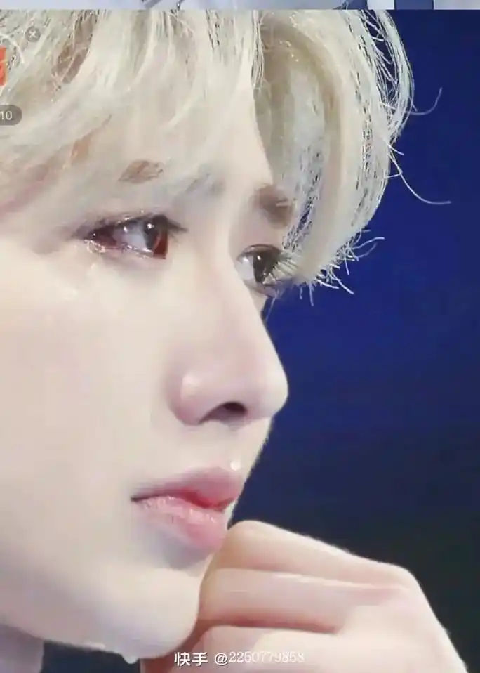 蔡徐坤eiei #永远支持你蔡徐坤都哭的那么伤心了,黑粉们 - 抖音