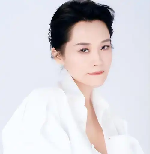 54岁许晴不婚不育终于承认如果这个人还在我早已为人母了