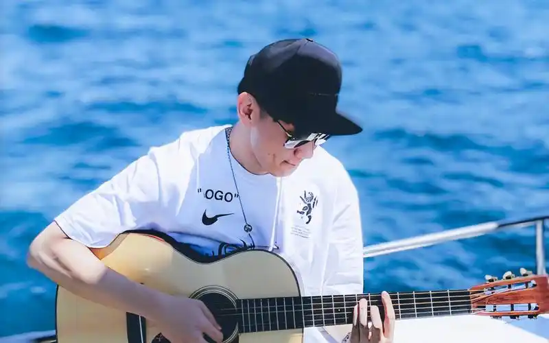 林俊杰魅力阳光洒脱唯美写真壁纸图片 - tt98图片网