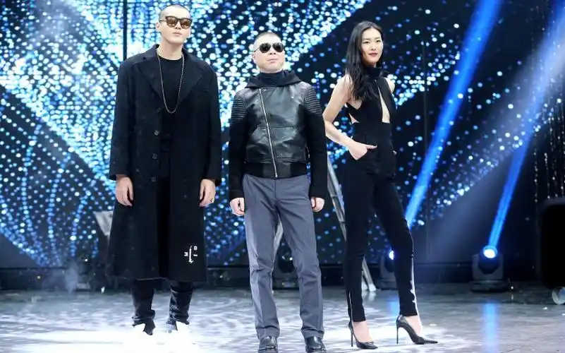 刘雯吴亦凡天天向上搭档桌面壁纸图片第1张