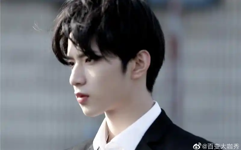 老天爷怎么这么不公平刘耀文的腿长114啊这得到我胸了吧