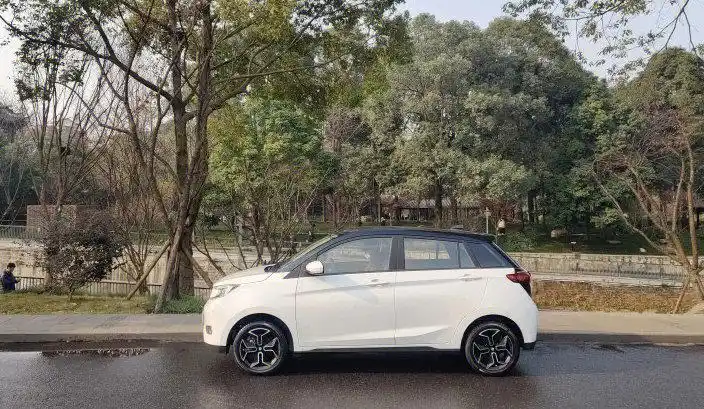 六万多的纯电小车阳光小新超赞的