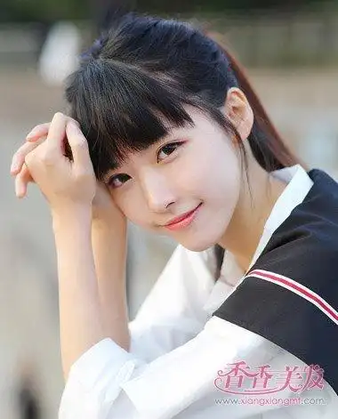 女生齐 刘海高扎马尾辫发型