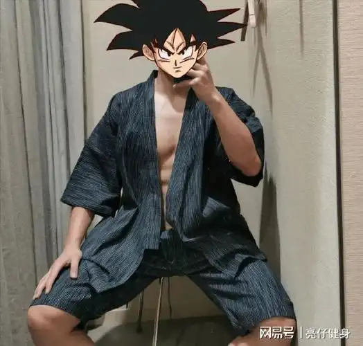 北京小伙坚持健身6块腹肌走红网络标准身材太爱了