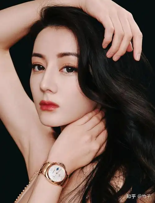 迪丽热巴最新美照香槟色刺绣礼服裙星眸璀璨优雅至极热巴好美