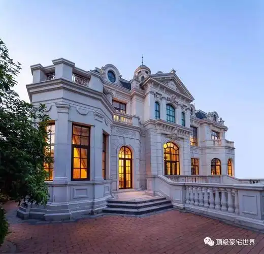 不计成本的耗材投入,雕刻出一座真实华丽的欧洲宫廷城堡!