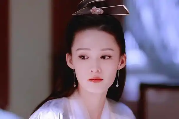 回顾李沁:国家秘密培养她9年,却踏进娱乐圈,背后原因令人感慨