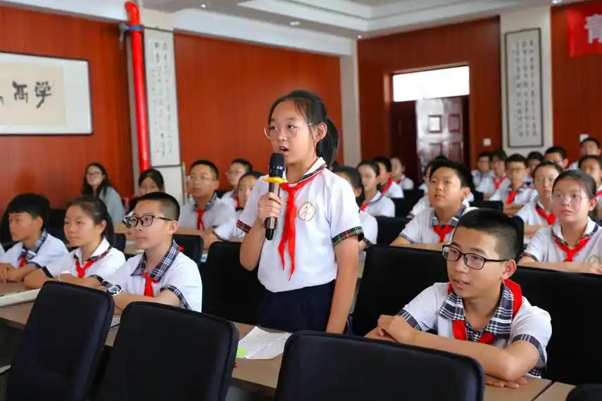 内蒙古广西两地小学生同上空中课堂感受通用语言的魅力