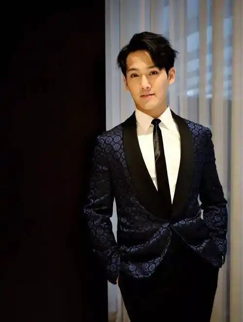 母亲是"白娘子"赵雅芝,他被强捧却万年不红,32岁被