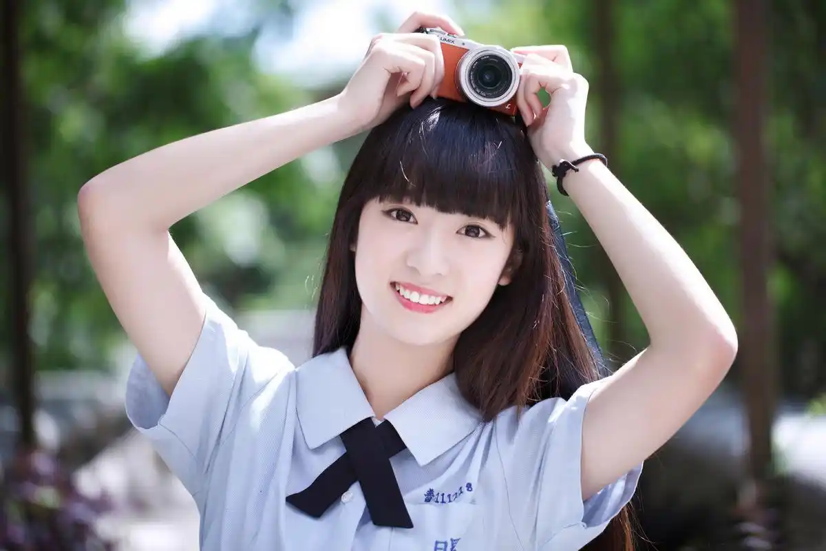 清华大学校花米花乔清新校服写真桌面壁纸